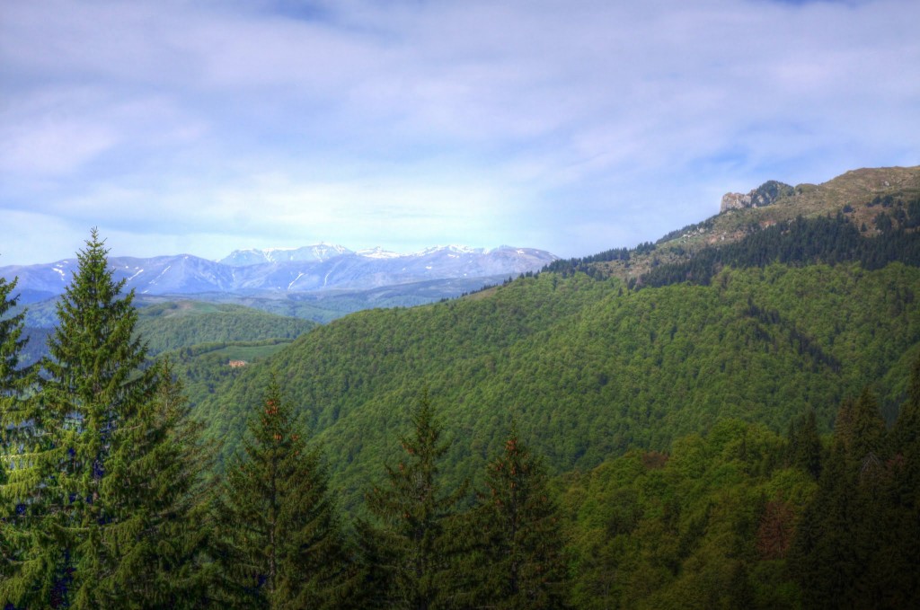 Muntii Bucegi in departare