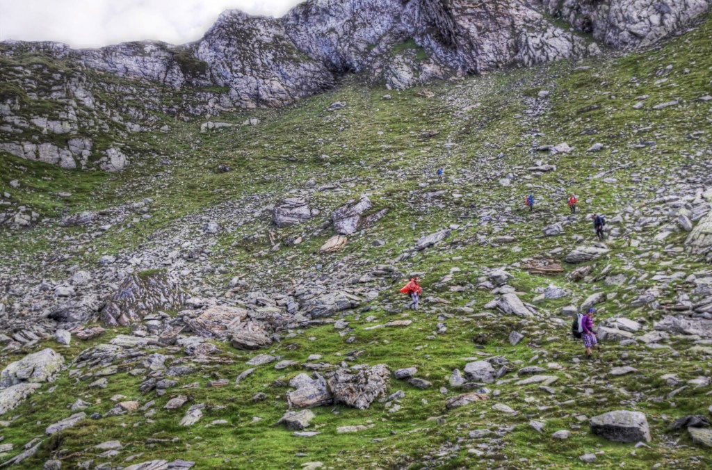 2.coborare in caldarea glaciara Podragu