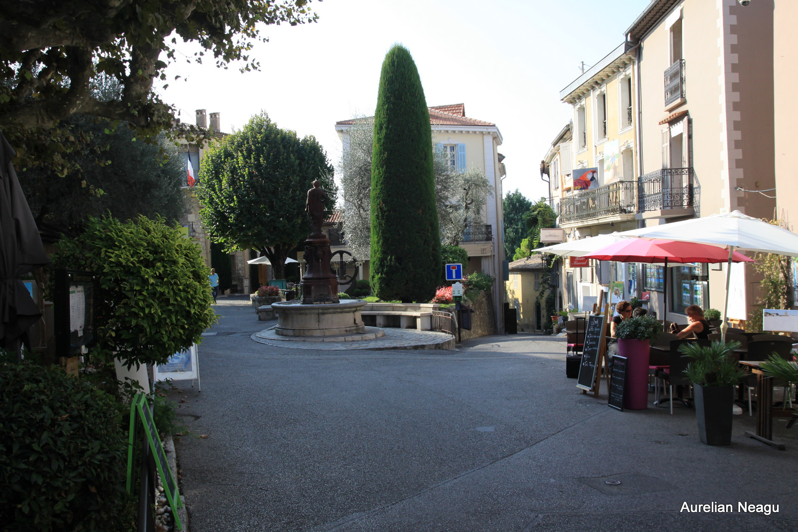 Mougins1